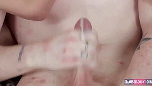 Трое молодых твинков жёстко трахаются