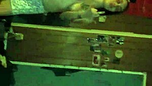 Tía española, ¿estás lista para acción salvaje esta noche?