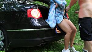 Диво чукане в гората с непознат случаен тип