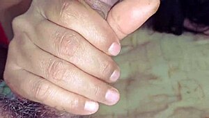 Prvýkrát s manželkinej roztomilej sestrou v mojej izbe. Zdieľali sme intímny tínedžerský 18+ moment.