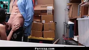 Sospetto Taccheggio Obbedisce alle Richieste Ufficiali Centro Commerciale