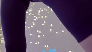 坎迪梅的性感屁股穿紧身瑜伽裤近景超赞。