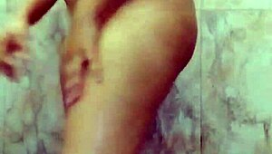बड़े नेचुरल टिट्स वाली लड़की घरेलू क्लिप में विशाल काले लंड की दीवानी