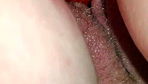 hej, chceš vidět lollipop milf ohnutou pro masivní dildo?