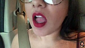 Fodeu as palavras mas Joivas guia punheta no trânsito da Marginal Pinheiros pós-trabalho com peitões e rabo