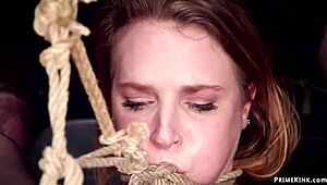 巨乳女主人拳交奴隶的狂野肛交玩法