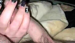 बेस्ट फ्रेंड की गर्लफ्रेंड ने चुपके से मेरे लंड को मसल दिया