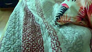 Aku Sentuh Adik Tiri Diam-Diam Tanpa Ketahuan