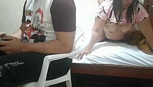 เฮ้ย ภรรยาเพื่อนสนิทฉันไม่ยอมปล่อยมือฉันนะ เธอชอบดูดฉันตอนสามีไม่รู้ตัว