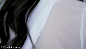 Sofi Ryan szenvedélye magasra csap a vad kutyaállásos akcióban!