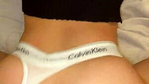 Colega de quarto, tá me filmando assim?