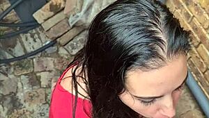 Wow! A faszomat keményen leszopták, miután lepisáltam az arcát egy koszos sikátorban. Elhiszitek ezt a vad 18+ tinivel?