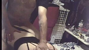 Verdomme die sexy kont ziet er perfect uit in natte doggy actie