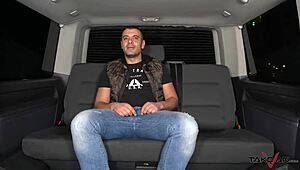 Non è pazzesco come questa bomba sexy mi fa venire senza nemmeno toccarmi?