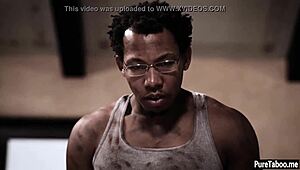 Čierny Chlap Rozbil Chlpatú Kundičku Horúcej Panny