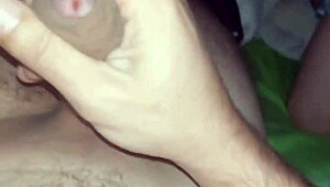 아내가 상사한테 알몸 사진 보내는 걸 잡았어, 이제 모두가 그녀가 음탕한 여자라는 걸 알게 될 거야