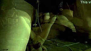 Ik hou ervan hoe BDSM-speeltjes mijn strakke kut laten spuiten met Alice Hernandez