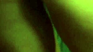 Wah, dominatrix gemuk ni masturbasi sambil tengok lelaki hitam sebelah – fetish humiliasi teruk! 😈