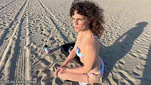 Jüdische MILF trifft Fremden für Strandsex im Bikini im Urlaub