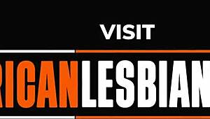 Uhh, mig og min afrikanske amatør lesbiske veninde slikker hinanden udendørs i skoven... så hot