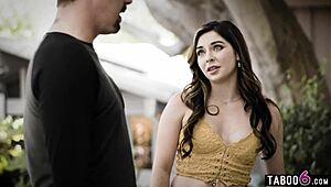 Mislukte Actrice Keira Croft Raakt Geïnspireerd door Stomende Boeken van Huisgenoot