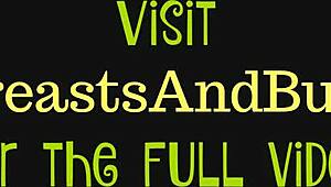 Ей, арабска мадама с големи цици смуче от първо лице във ваната! 🛁