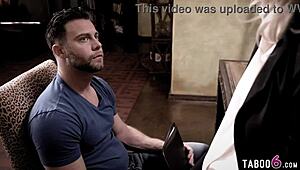 Блондинка-сватка милф Кенна Джеймс захотела своего новейшего клиента себе