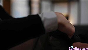 Hei, sjekk denne ville store kuk tranny cumshot kompilasjon i 4K!