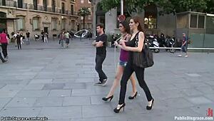 Hé, nézd ezt a spanyol dögöt, ahogy keményen megdugják egy nyilvános furgonban!