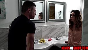 Хей, защо се карате, когато можем просто да се чукаме?