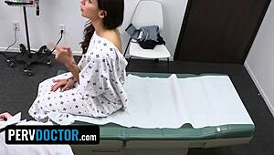 Wow, smukke April Olsen, spreder benene for den perverse læge der knepper dig på arbejdet!