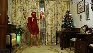 Ballady tanzt heiß in roter Wäsche heute Nacht