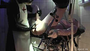 惊叹-挑衅橡胶护士Agnes提供极端肛门治疗第一部分！