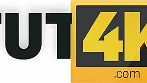 Tutor4K Oyuncusu Profesör Gibi Poz Verip Sert Yarrağı Derin Alıyor