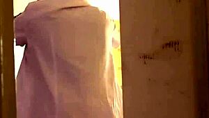 Kámo, tahle pravá babička hluboce cucá obřího ptáka!