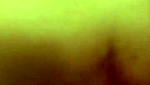 แม่เลี้ยงกระซิบอยากเซ็กส์ลับๆ กับควยดำใหญ่