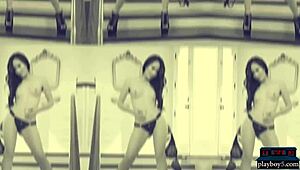 וואו, שתי דוגמניות טין 18+ בחצאיות מיני מתפשטות אחת את השנייה! 🔥