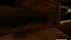 Kim Delaney seduz com peitos grandes em Temptress 1995!