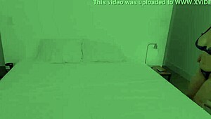 جيسيكا ستارلينج وترو كايت بيسيطرون على ثلاثية جامدة مع ذكر وحش في لوس أنجلوس.