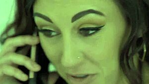 वाह! ये मिल्फ वाइफ कैसे देखती है पति को उसकी दोस्त की गांड मारते?