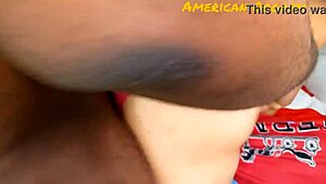 Não acredito como esse pauzão preto é sexy enfiando na sogra gostosa