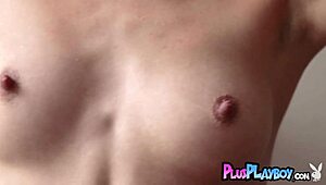 טינאייג'רית בלונדינית רוסית סקסית אלכסנדרה סמלובה קורעת הלבשה תחתונה