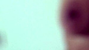 Yo, stiefzoon kan niet genoeg krijgen van anaal, dus stiefmoeder toont haar strakke kontgat om over te schakelen naar echte seks