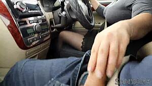 Si kdaj poskusil tvegano drkanje med vožnjo v najlonkah?