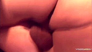 Geile bigtits blonde geilt zich af tijdens sollicitatie voor droombaan!