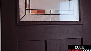 แม่เลี้ยงหน้าอกใหญ่ล่อลวงนักสืบด้วยปากควยร้อนแรง ก่อนขี่สุดเฟี้ยว