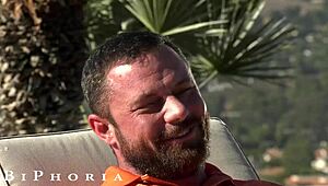 Fant raziskuje bi seks z poročenimi prijatelji za užitek punce.