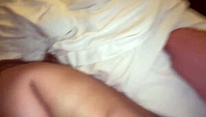 Creampie in mijn kut, dan geneukt in kontje na auto blowjob