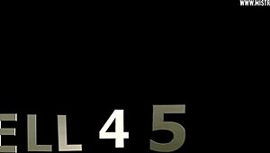 Dominatrix Mistress April trainiert weibliche Sklavin brutal im Garten.