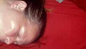 Rødhårede MILF rider min pik hårdt mod creampie, føles så fedt!